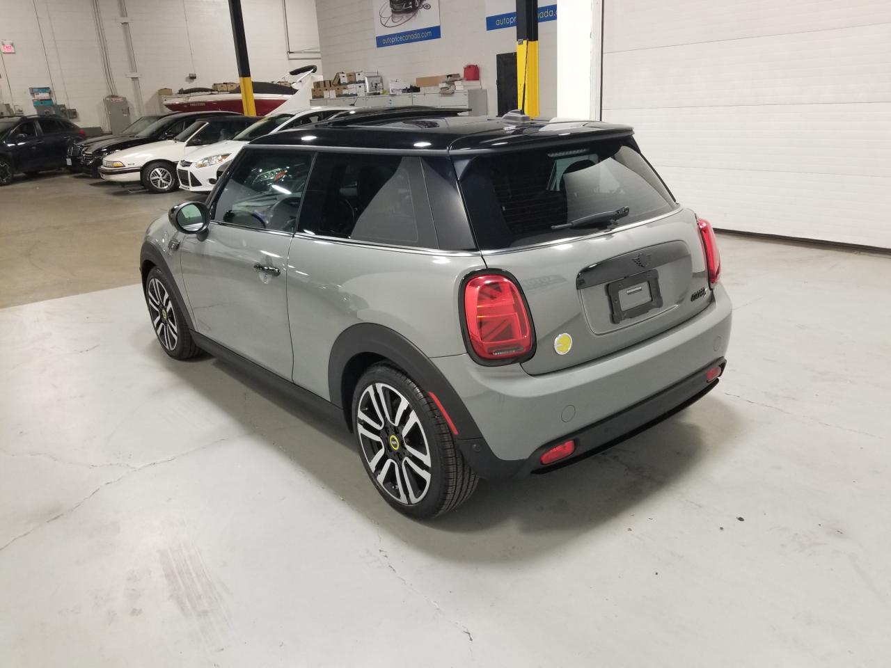 2022 MINI SE 3 Door Cooper Front-Wheel Drive Hatchback Photo