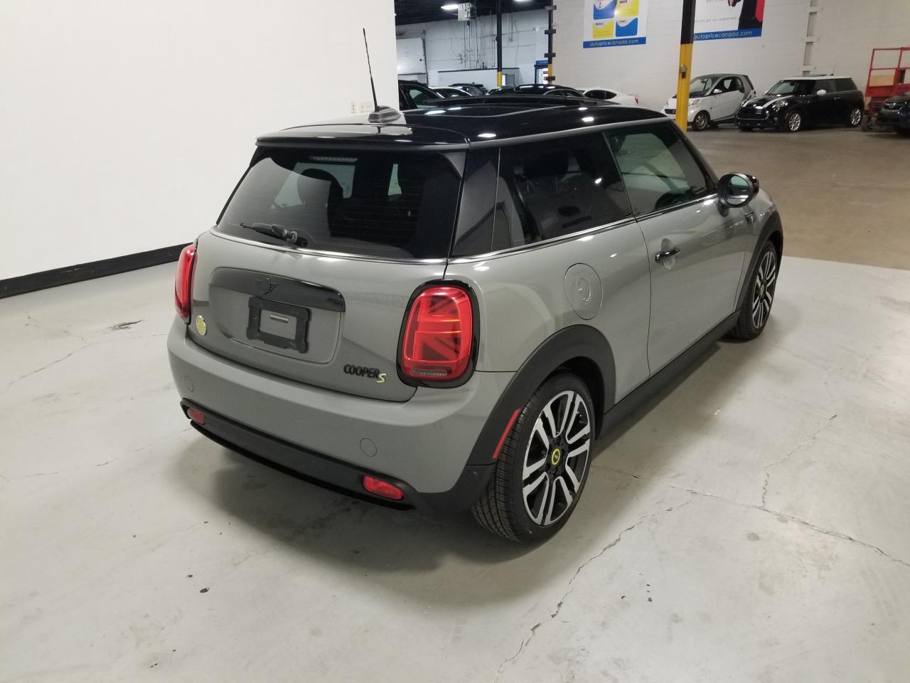 2022 MINI SE 3 Door Cooper Front-Wheel Drive Hatchback Photo