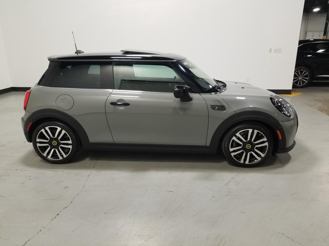 2022 MINI SE 3 Door Cooper Front-Wheel Drive Hatchback Photo