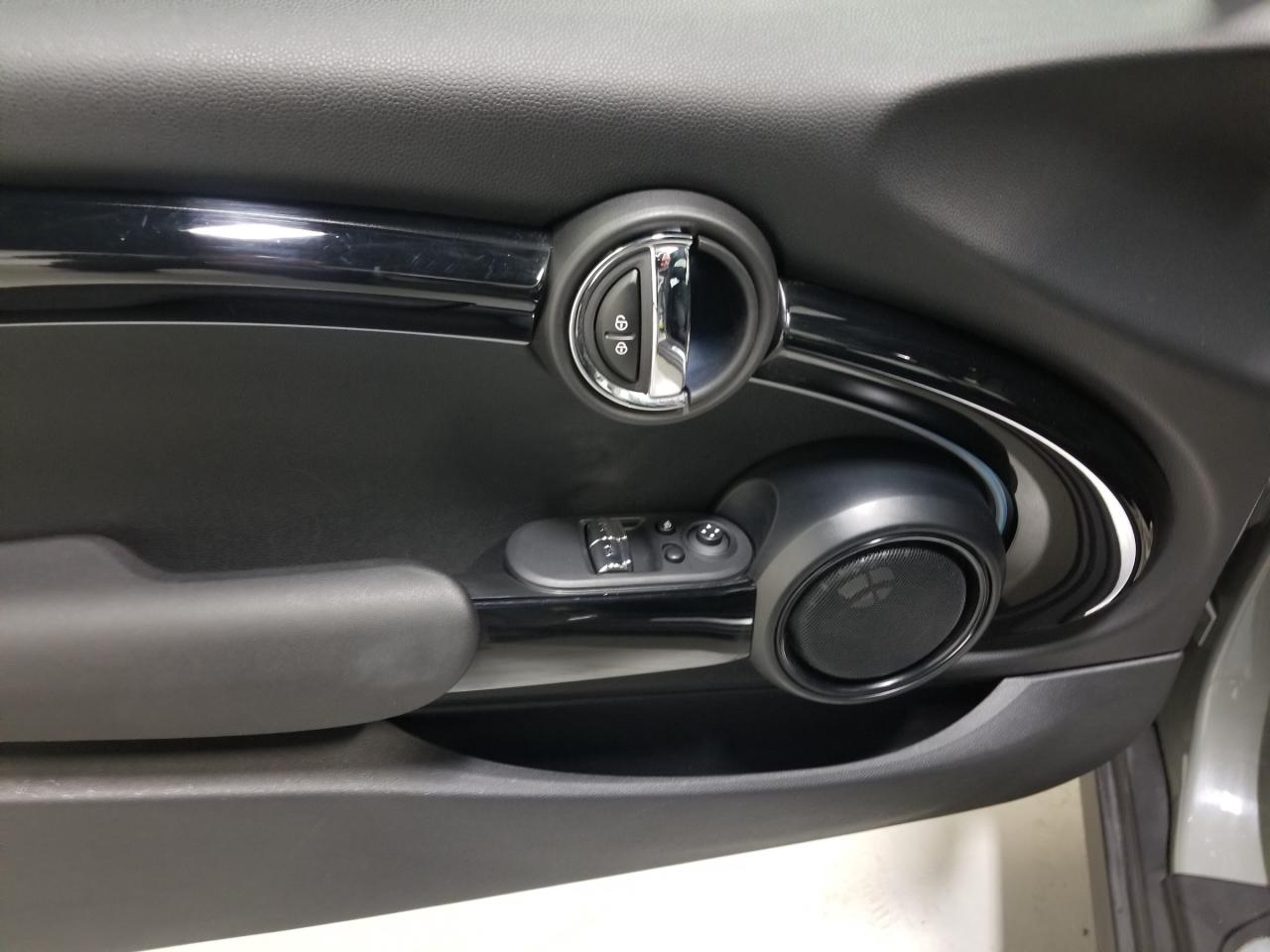 2022 MINI SE 3 Door Cooper Front-Wheel Drive Hatchback Photo