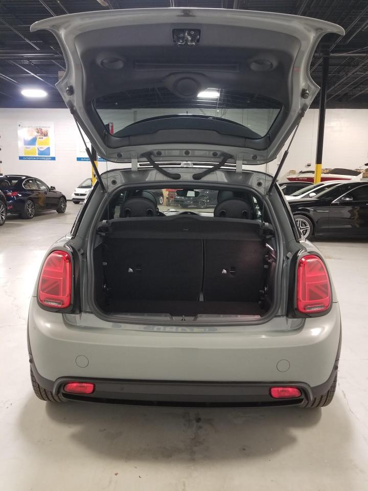 2022 MINI SE 3 Door Cooper Front-Wheel Drive Hatchback Photo