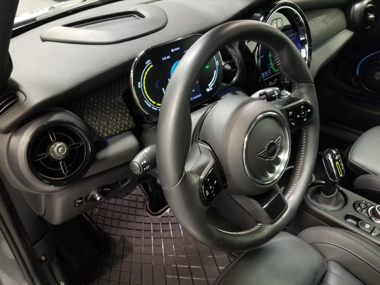 2022 MINI SE 3 Door Cooper Front-Wheel Drive Hatchback Photo