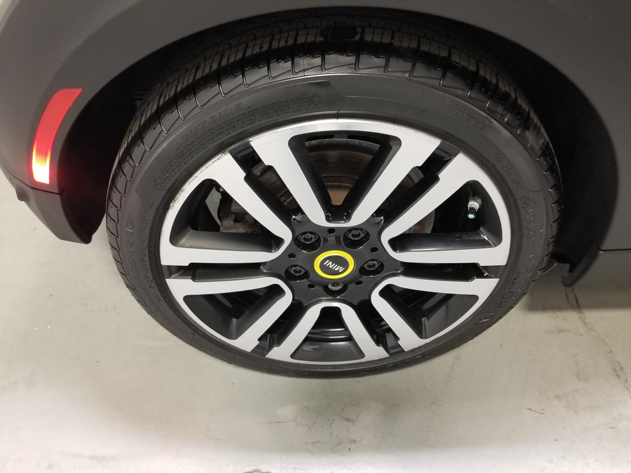 2022 MINI SE 3 Door Cooper Front-Wheel Drive Hatchback Photo