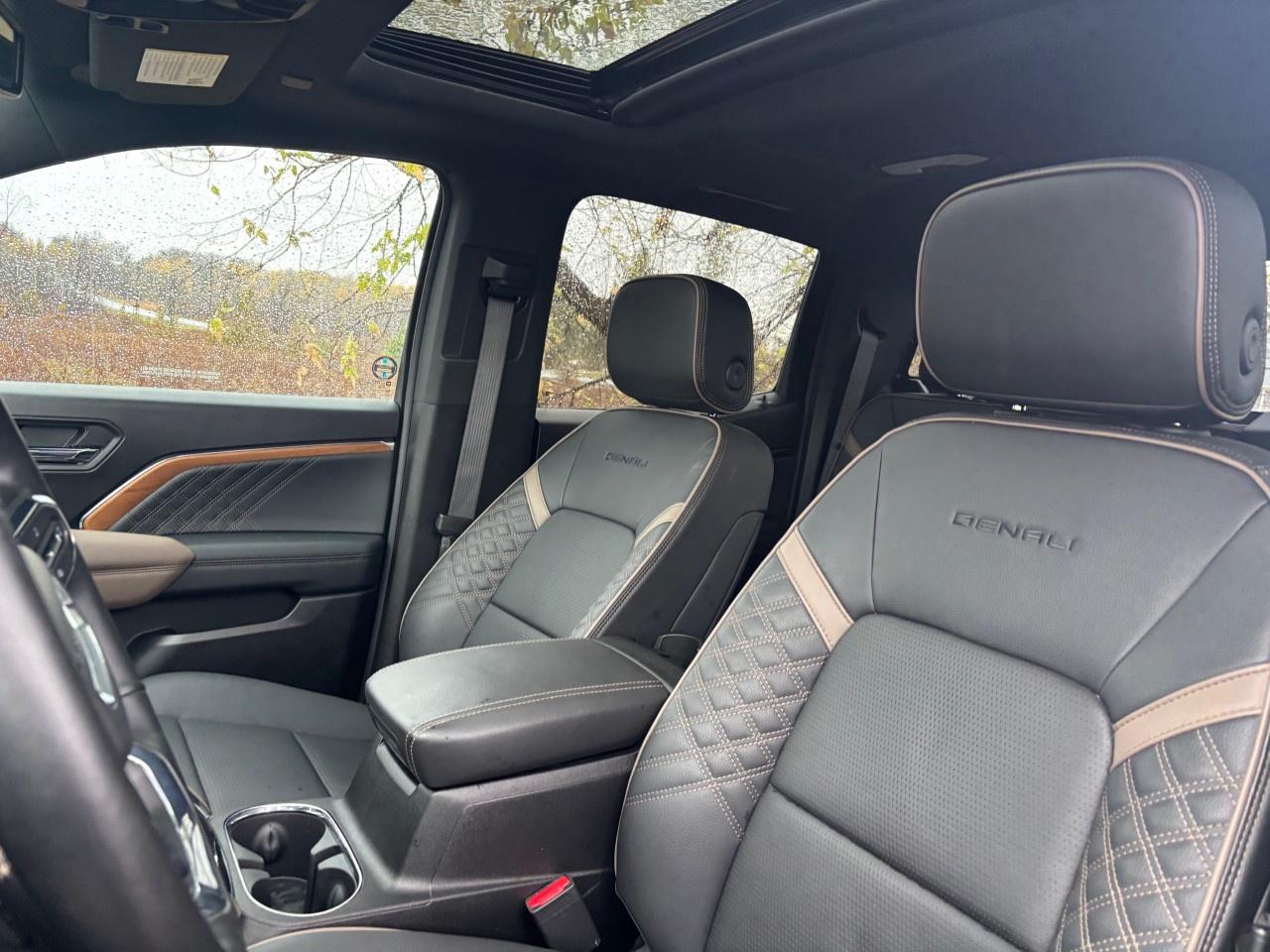 2023 GMC Canyon Crew Cab Short Box 4-Wheel Drive Denali Photo