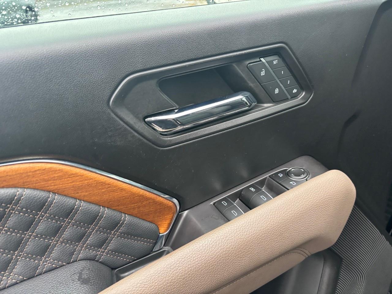 2023 GMC Canyon Crew Cab Short Box 4-Wheel Drive Denali Photo