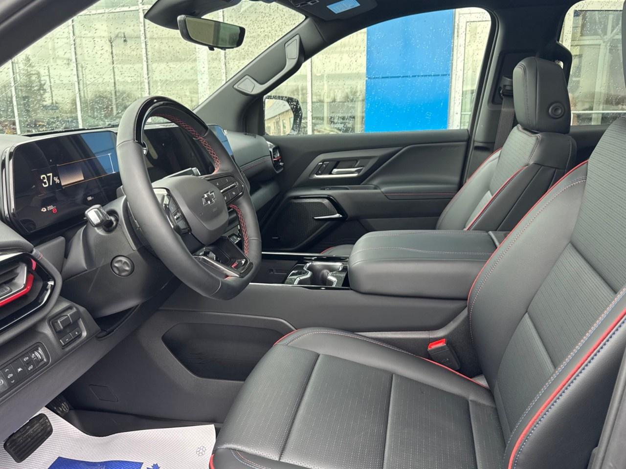 2025 Chevrolet Silverado EV e4WD Crew Cab Extended Range RST Photo4