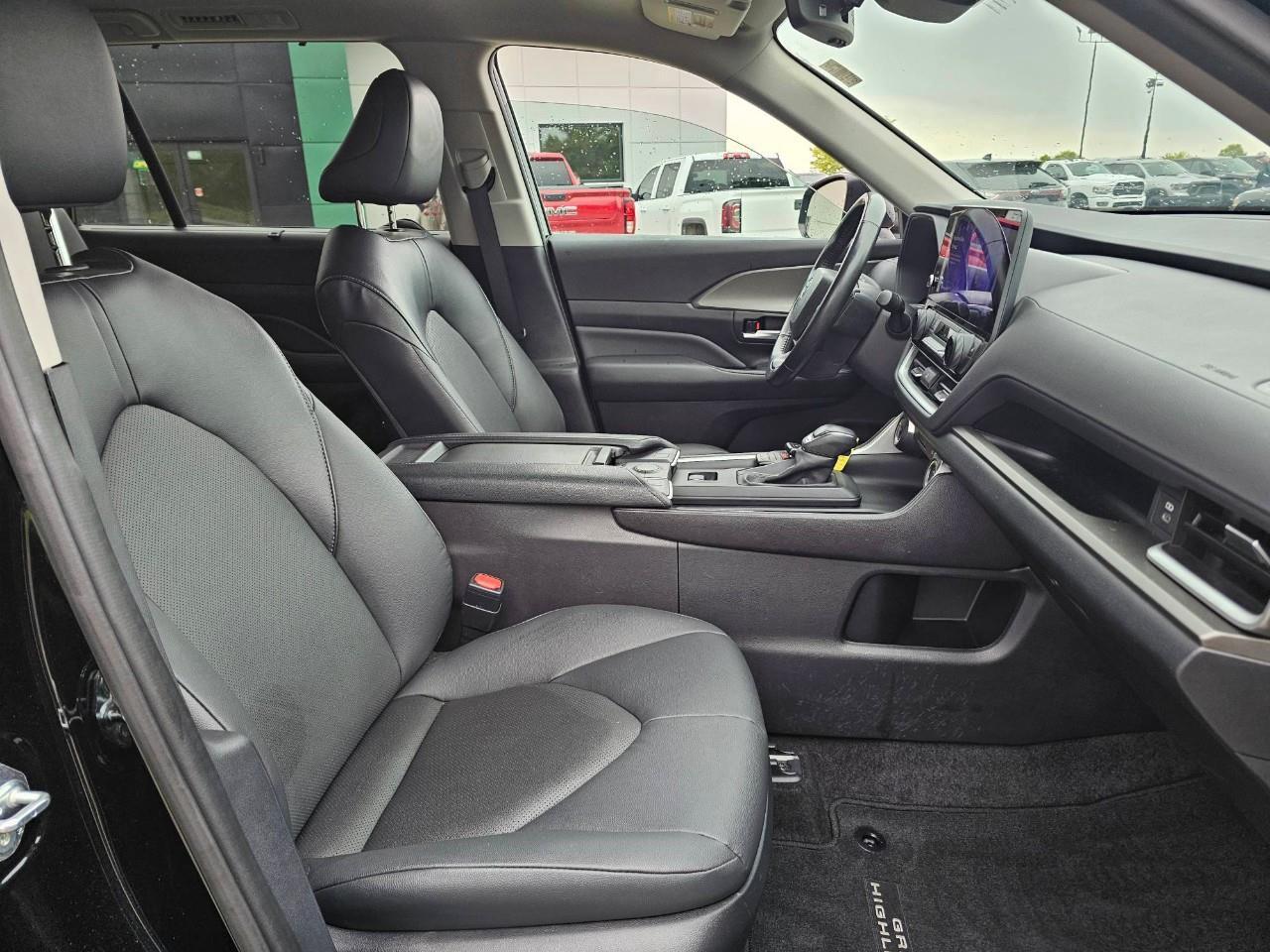 2024 Toyota Grand Highlander Hybrid XLE 4dr All-Wheel Drive Photo