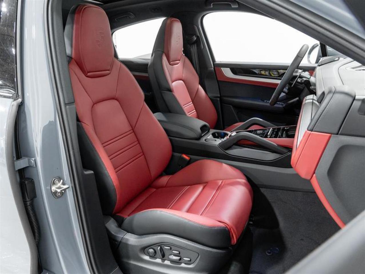 2025 Porsche Cayenne  Photo