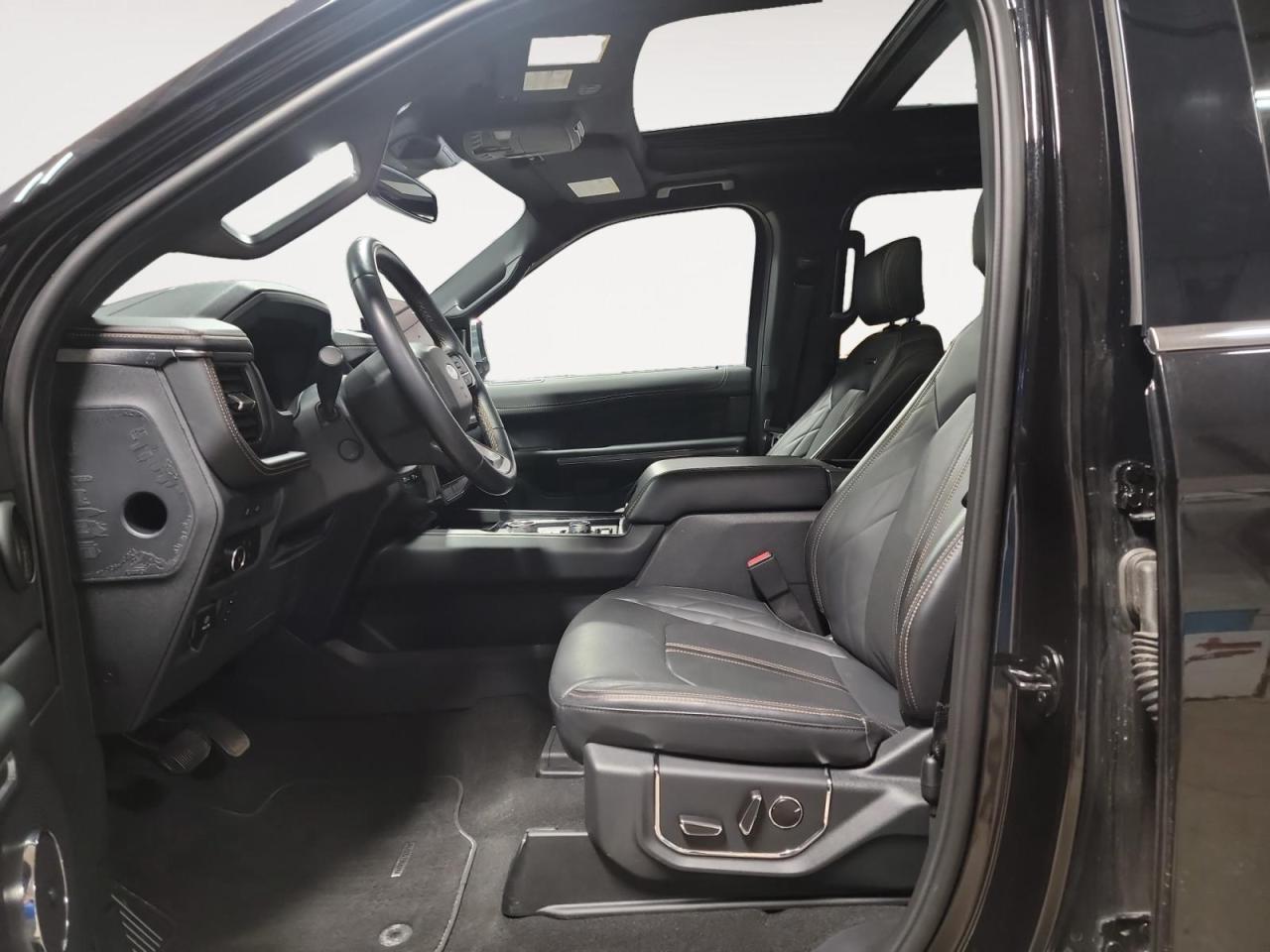 2024 Ford Expedition Platinum 4dr 4x4 Photo