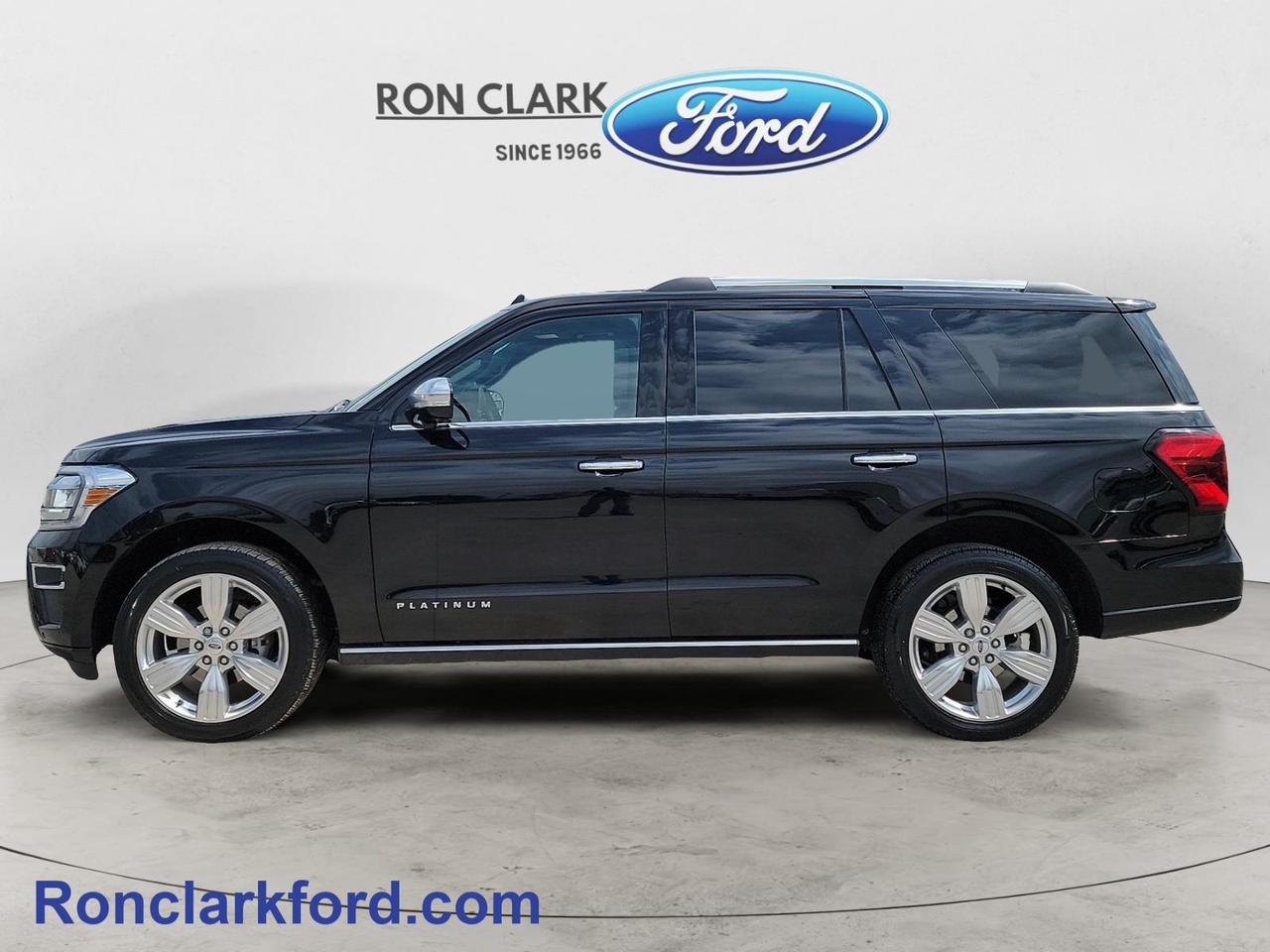 2024 Ford Expedition Platinum 4dr 4x4 Photo3