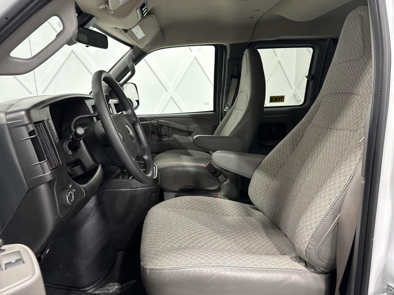 2024 GMC Savana 3500 LT Rear-Wheel Drive Extended Passenger Van Photo