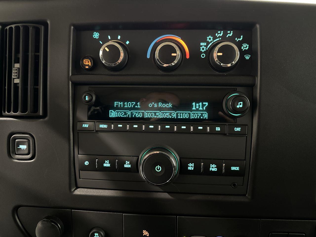 2024 GMC Savana 3500 LT Rear-Wheel Drive Extended Passenger Van Photo