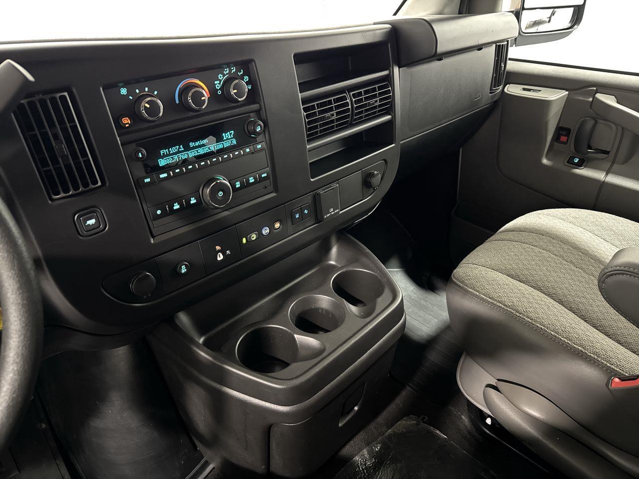 2024 GMC Savana 3500 LT Rear-Wheel Drive Extended Passenger Van Photo