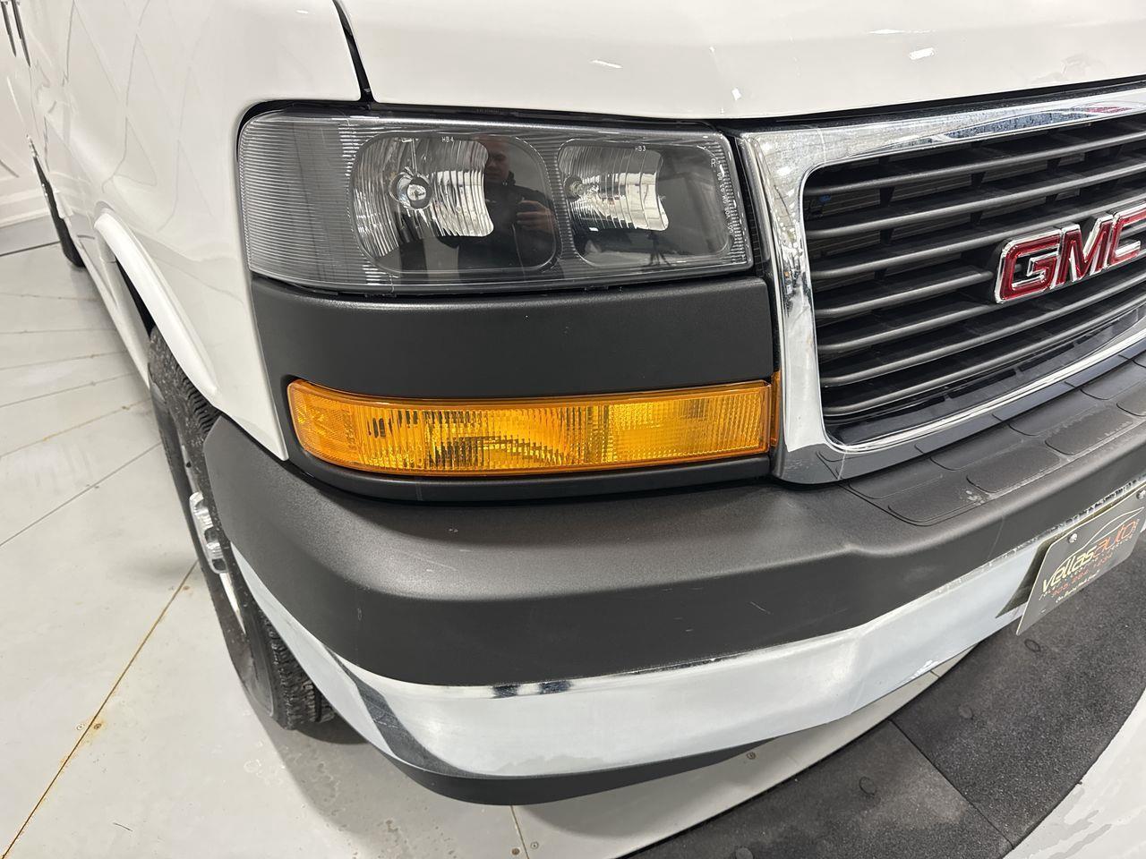 2024 GMC Savana 3500 LT Rear-Wheel Drive Extended Passenger Van Photo