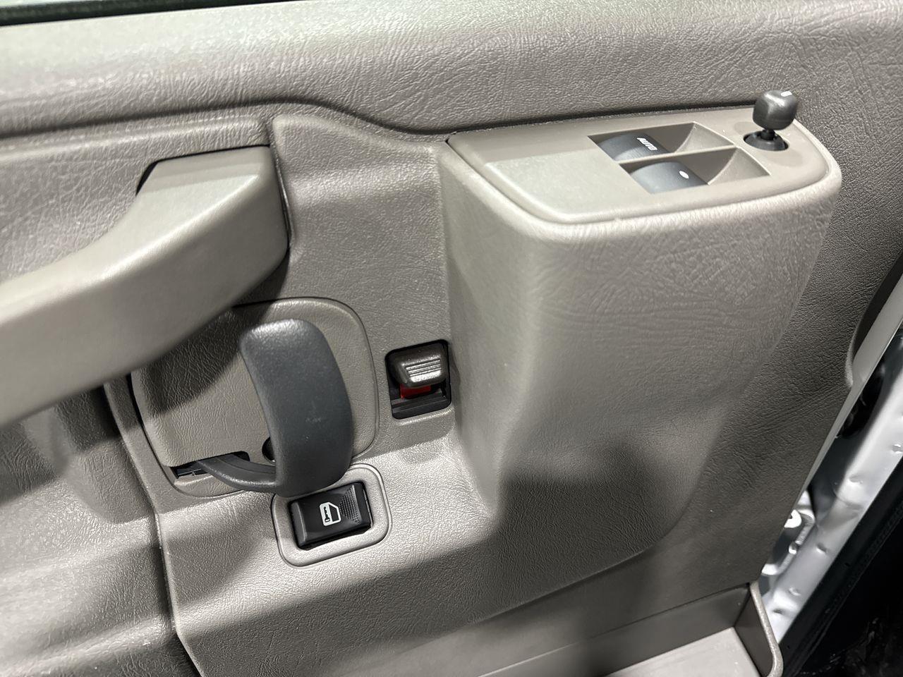 2024 GMC Savana 3500 LT Rear-Wheel Drive Extended Passenger Van Photo