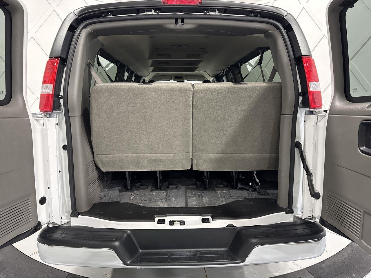 2024 GMC Savana 3500 LT Rear-Wheel Drive Extended Passenger Van Photo