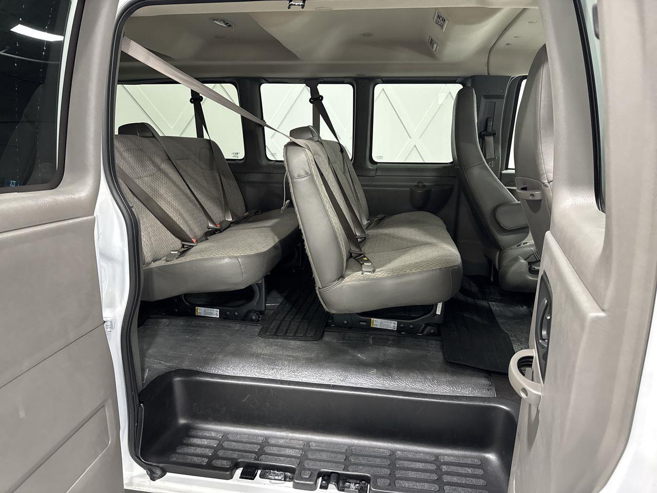 2024 GMC Savana 3500 LT Rear-Wheel Drive Extended Passenger Van Photo