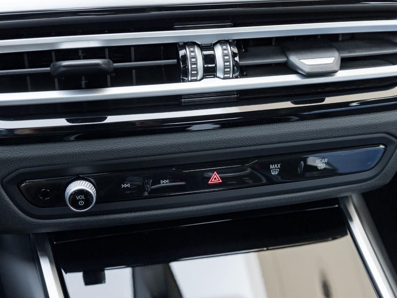 2024 BMW 330 i xDrive 4dr All-Wheel Drive Sedan Photo