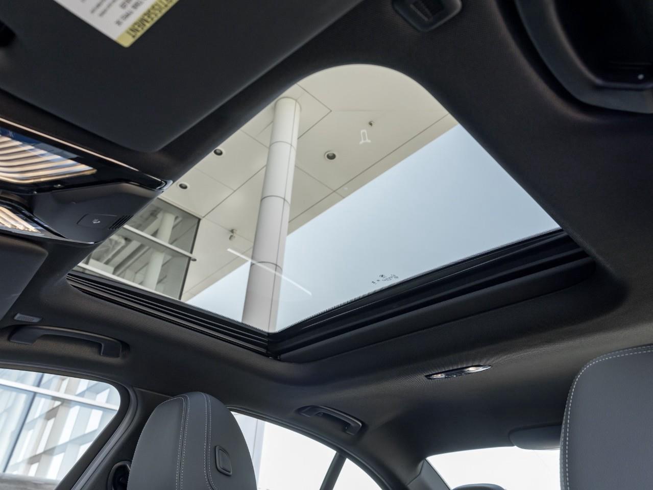 2024 BMW 330 i xDrive 4dr All-Wheel Drive Sedan Photo