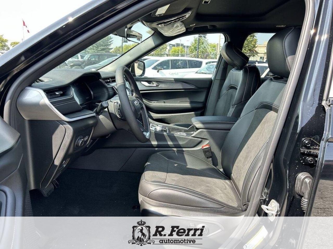 2025 Jeep Grand Cherokee Laredo 4dr 4x4 Photo