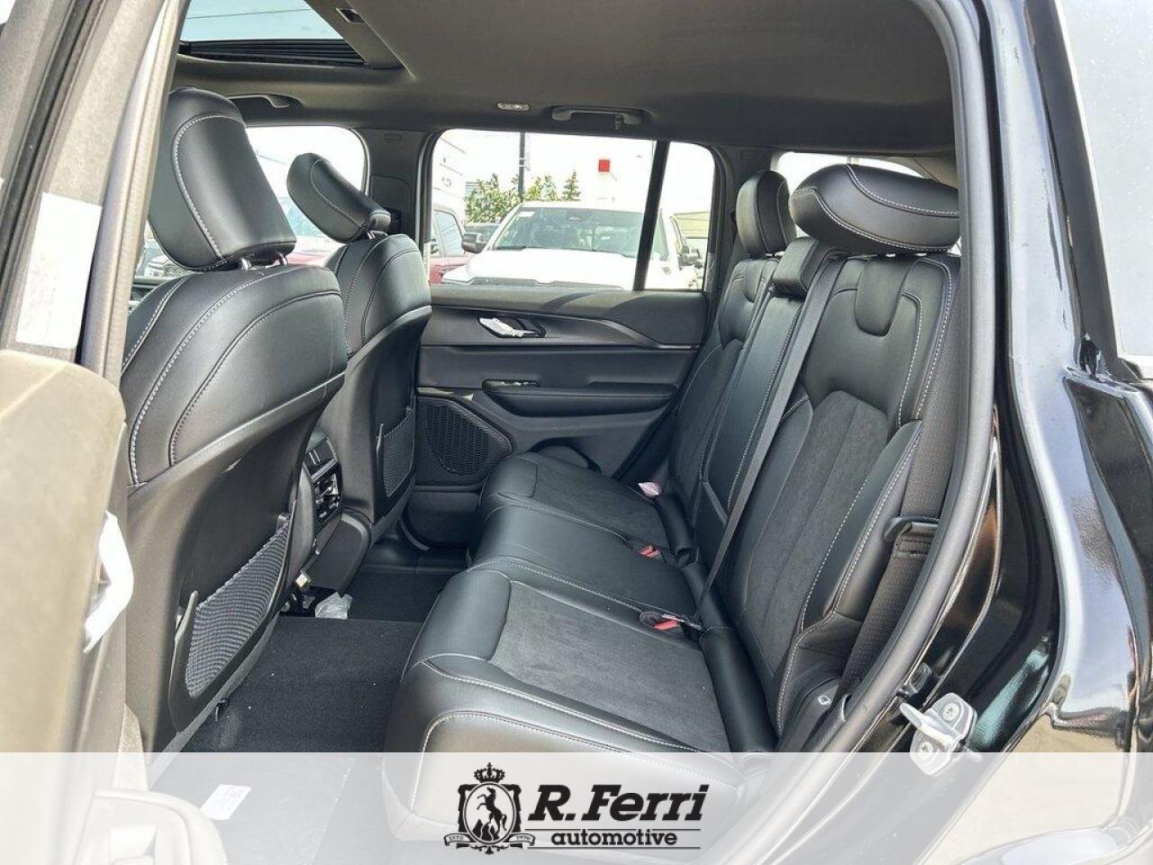 2025 Jeep Grand Cherokee Laredo 4dr 4x4 Photo