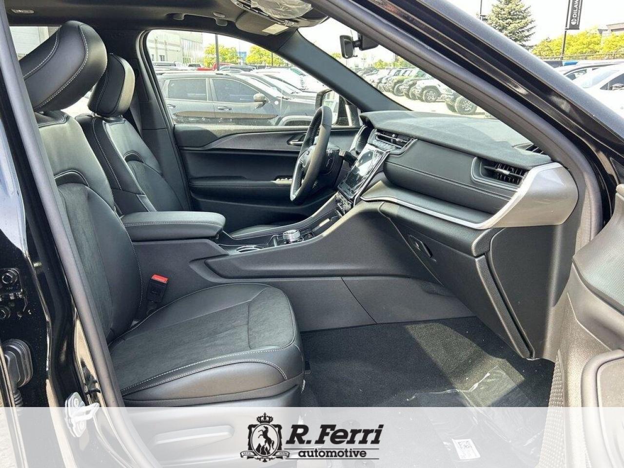 2025 Jeep Grand Cherokee Laredo 4dr 4x4 Photo