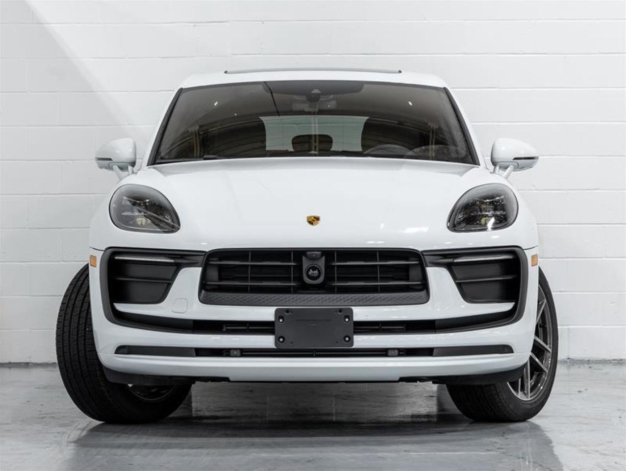 2025 Porsche Macan  Photo3