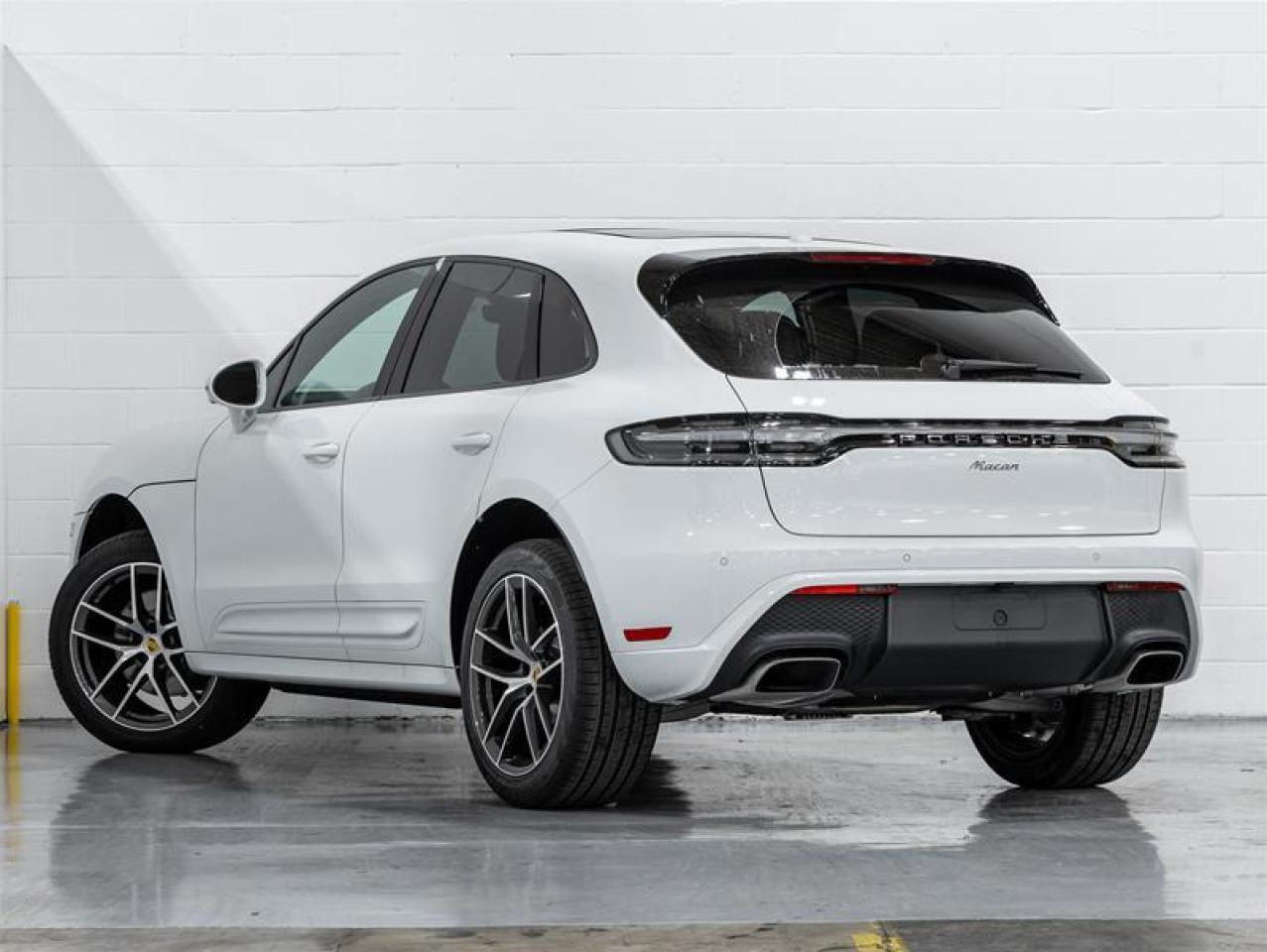 2025 Porsche Macan  Photo2