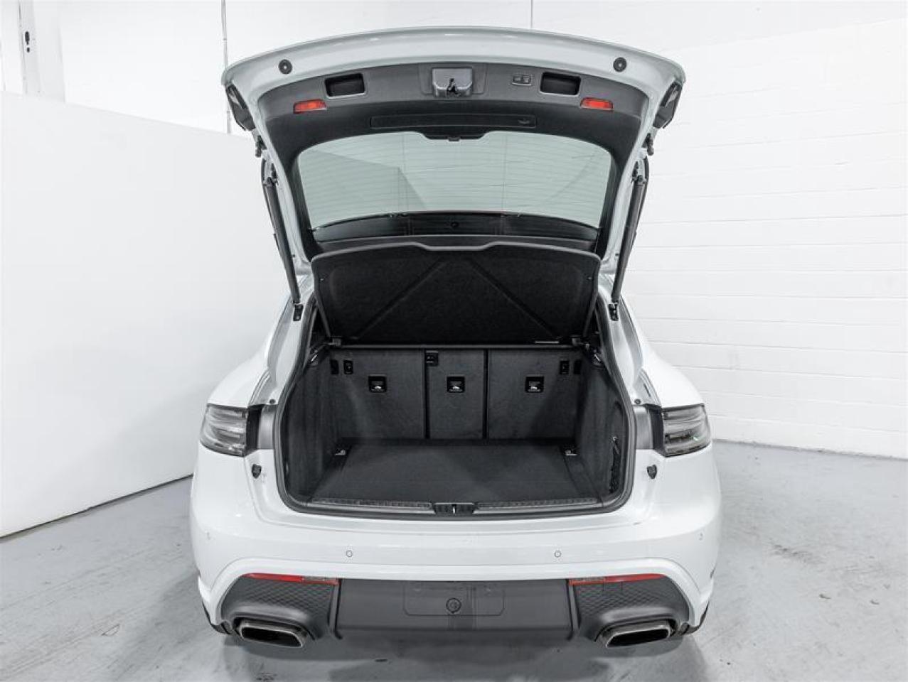 2025 Porsche Macan  Photo