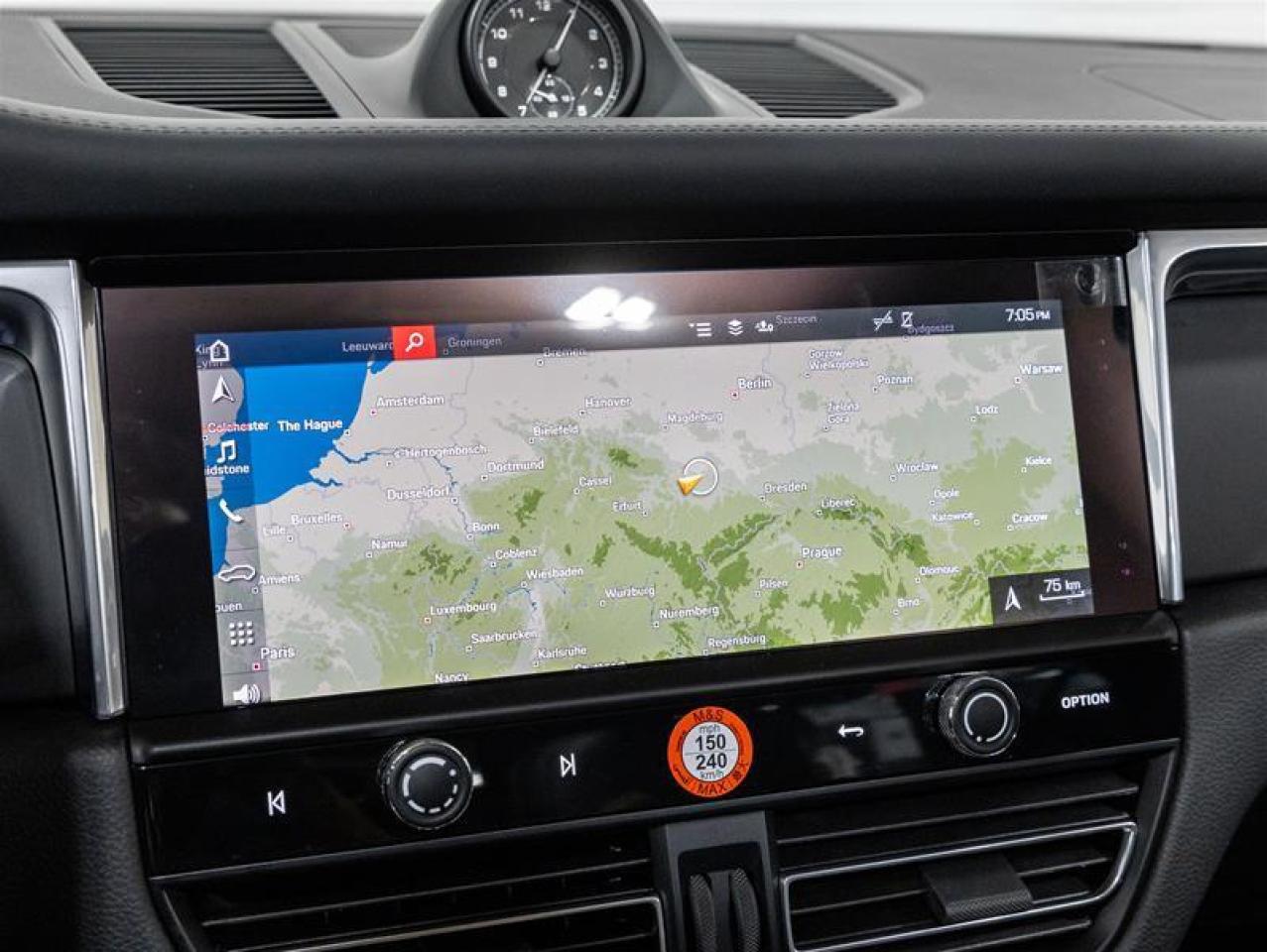 2025 Porsche Macan  Photo