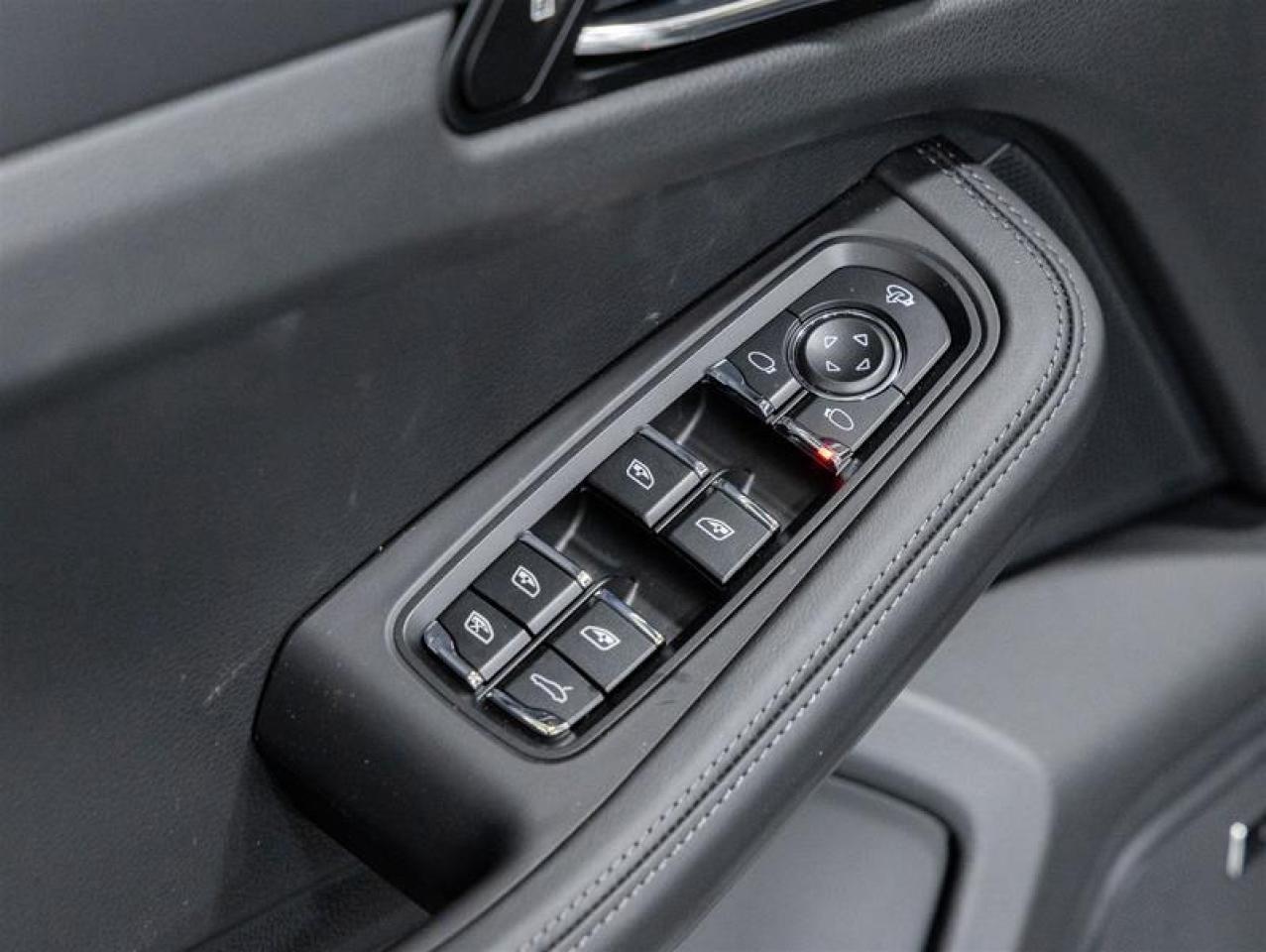 2025 Porsche Macan  Photo