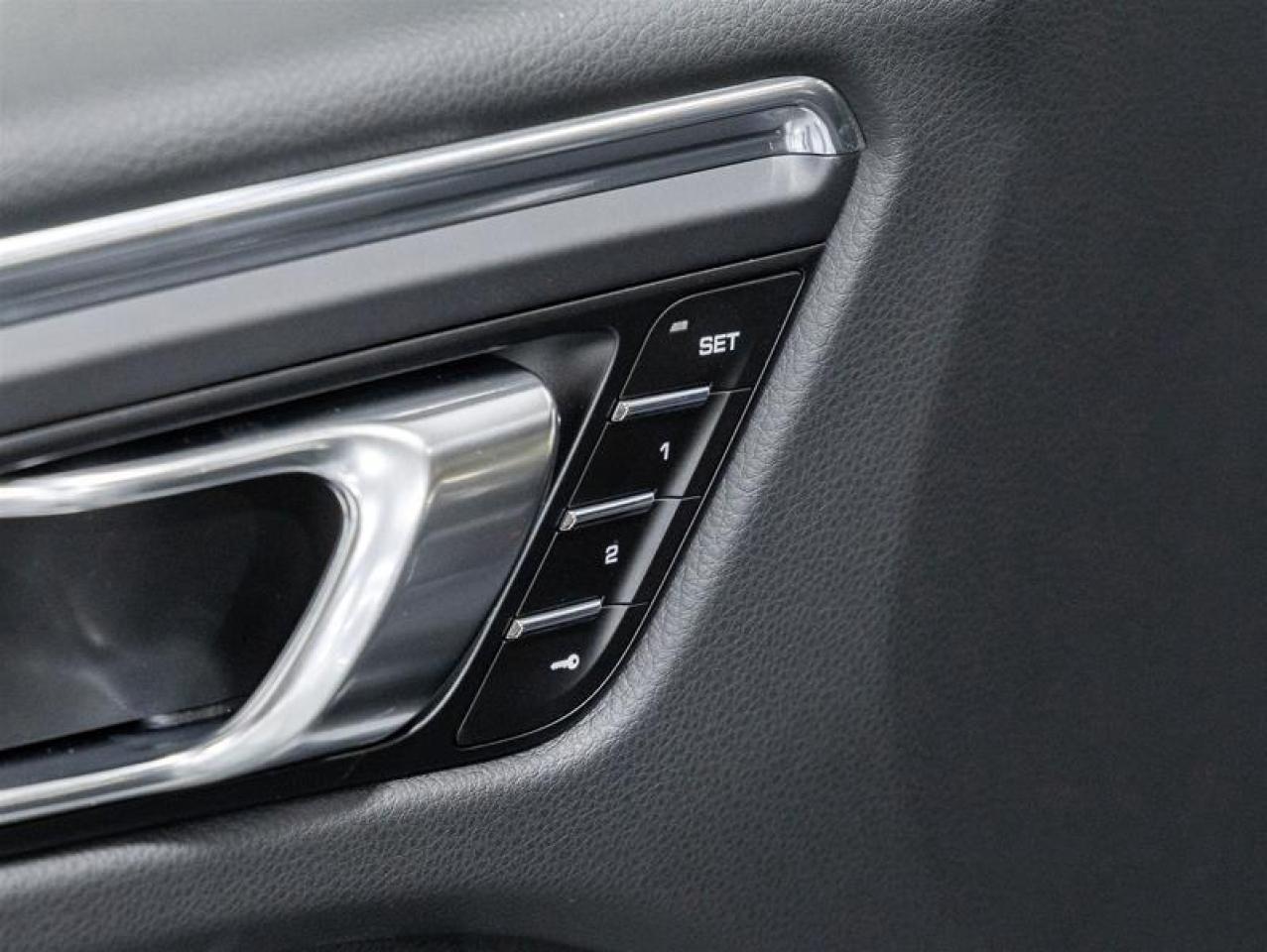 2025 Porsche Macan  Photo