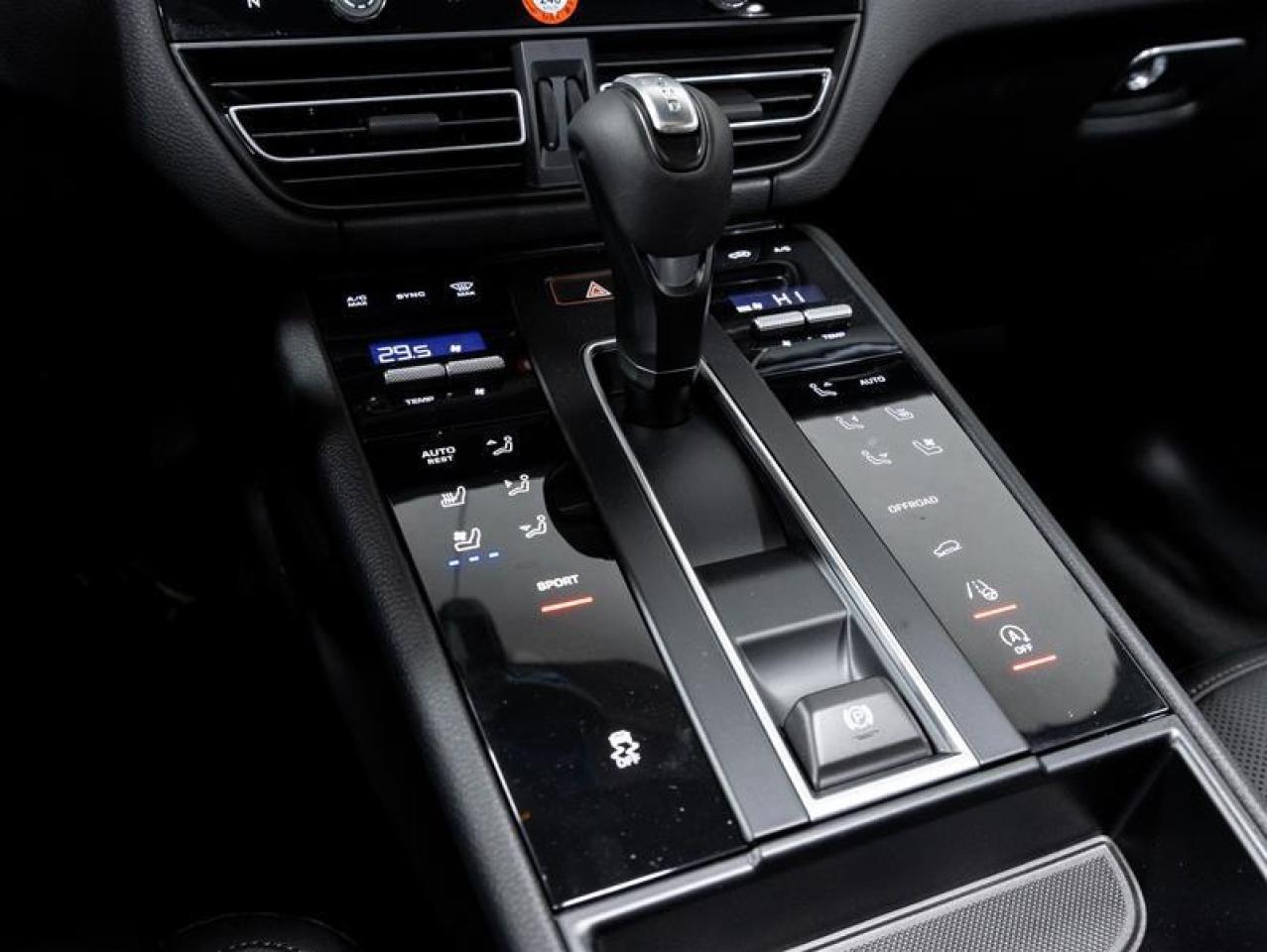 2025 Porsche Macan  Photo