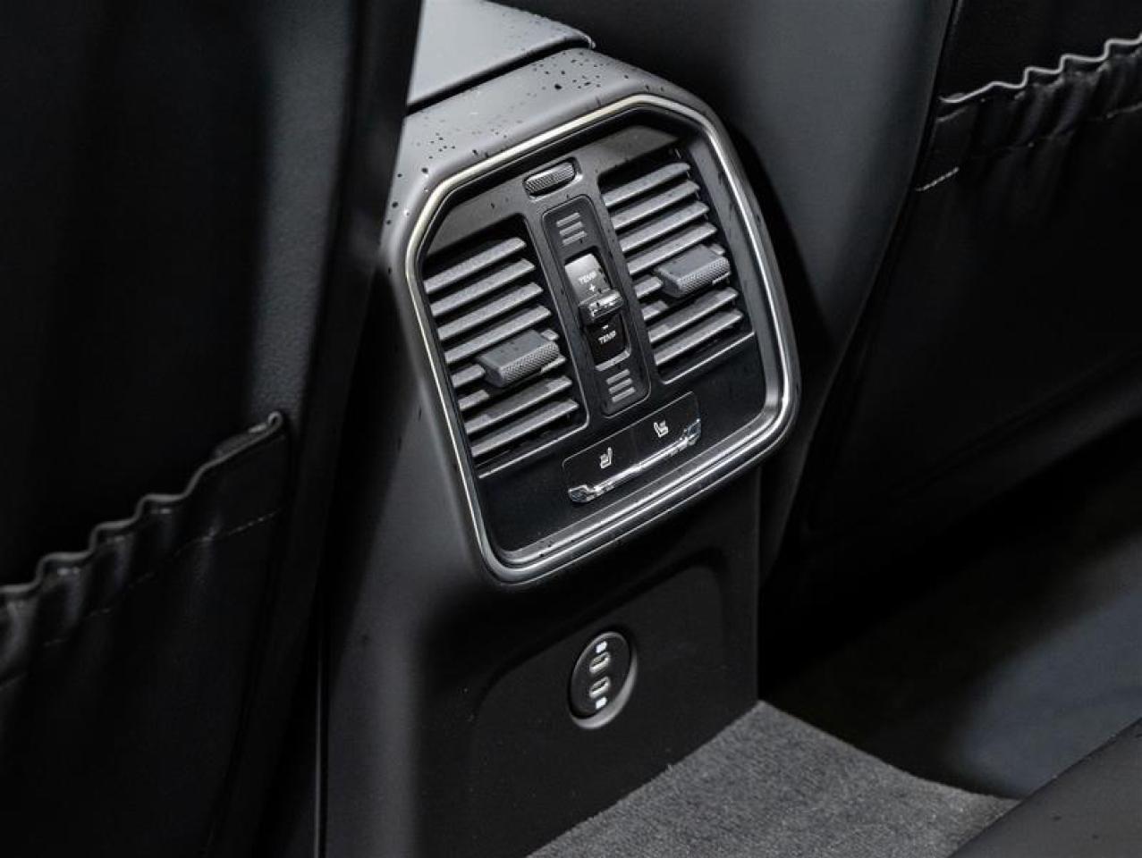 2025 Porsche Macan  Photo