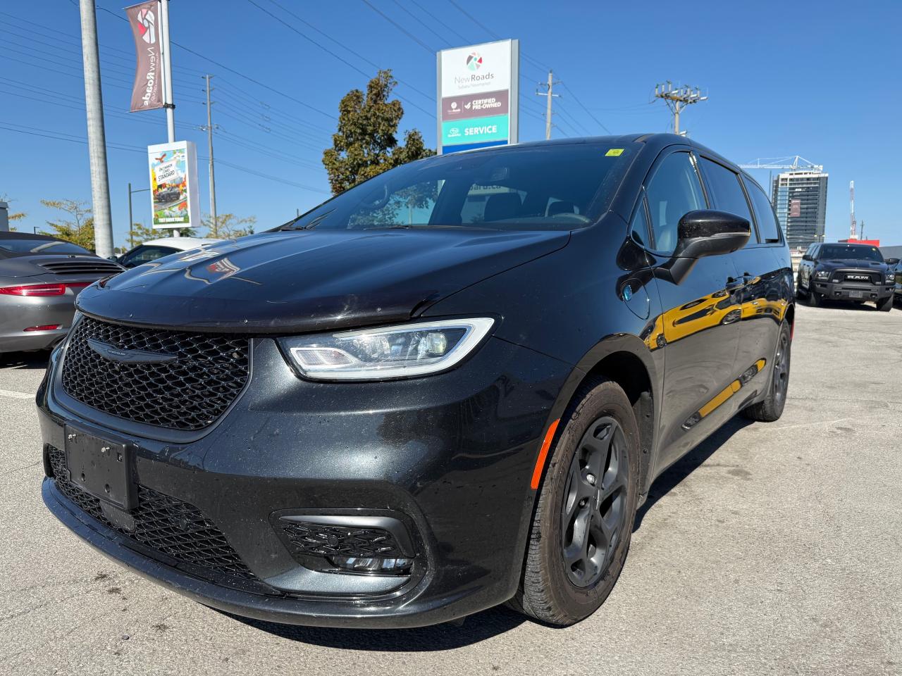 2023 Chrysler Pacifica Hybrid Touring-L Passenger Van Photo2