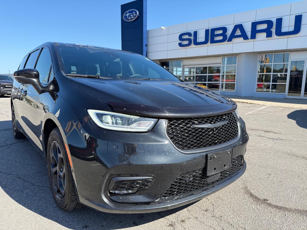 2023 Chrysler Pacifica Hybrid Touring-L Passenger Van Photo
