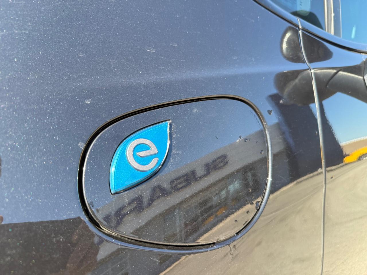 2023 Chrysler Pacifica Hybrid Touring-L Passenger Van Photo