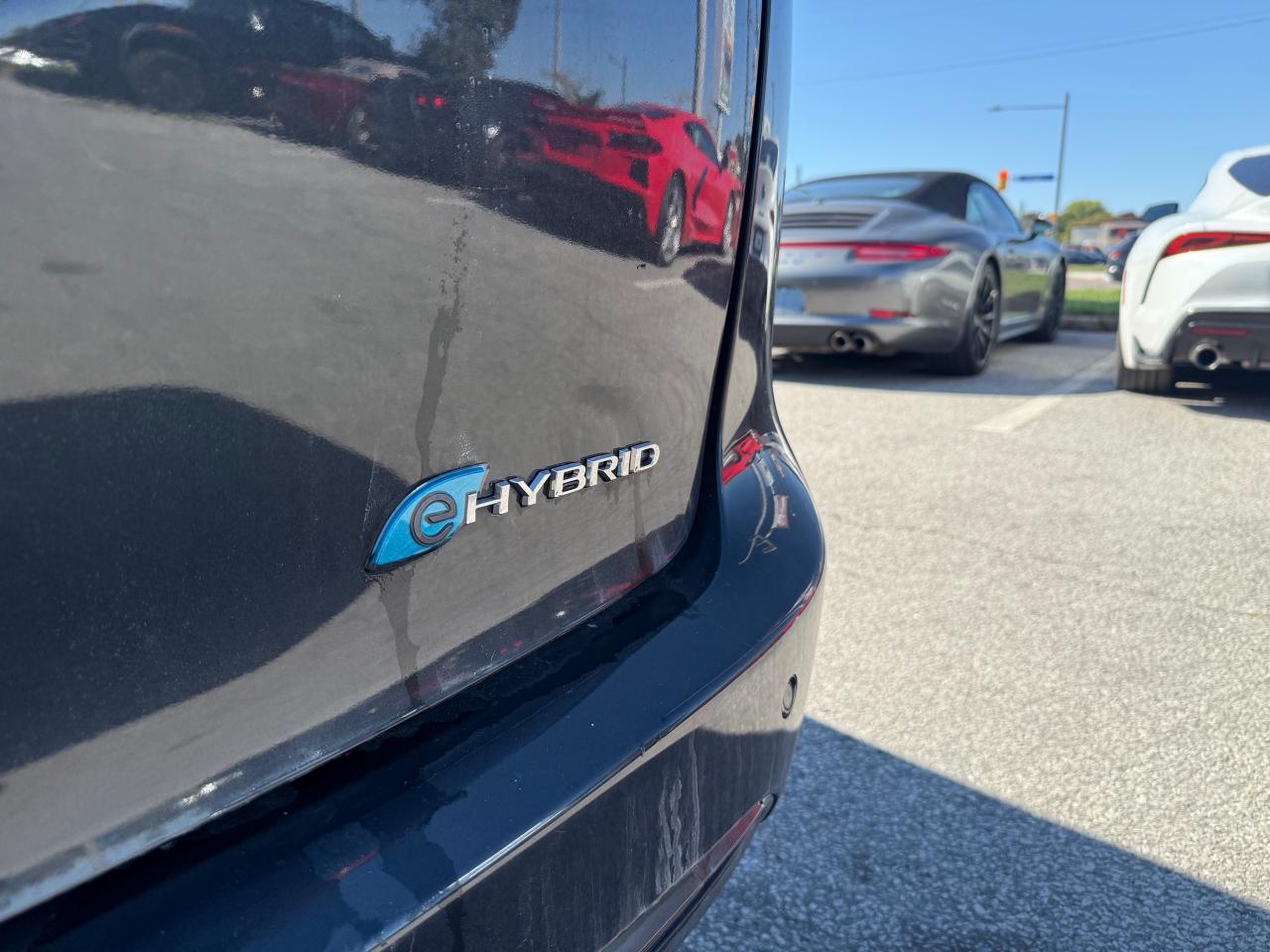 2023 Chrysler Pacifica Hybrid Touring-L Passenger Van Photo