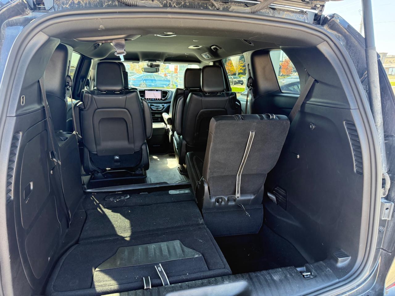 2023 Chrysler Pacifica Hybrid Touring-L Passenger Van Photo