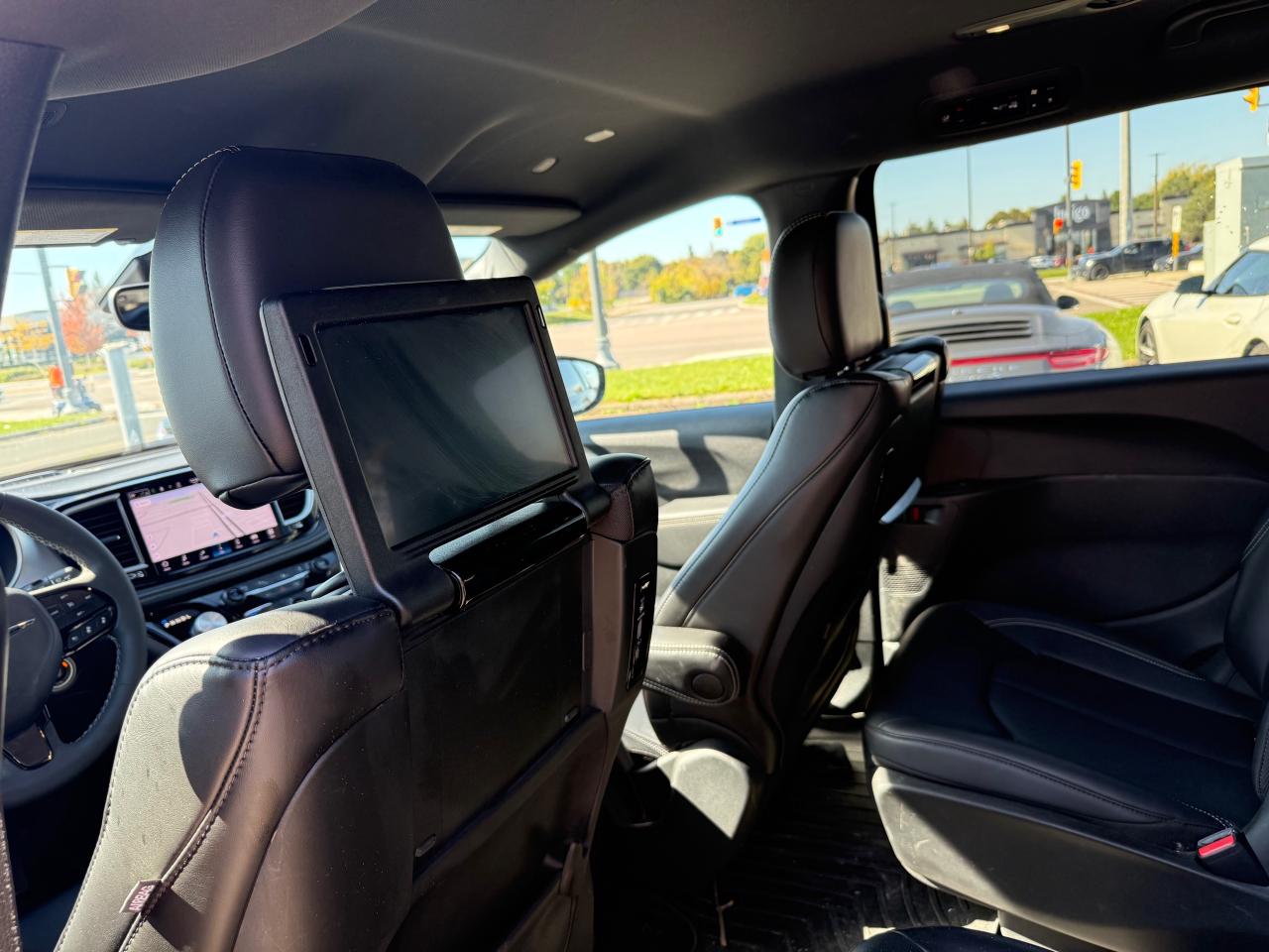 2023 Chrysler Pacifica Hybrid Touring-L Passenger Van Photo