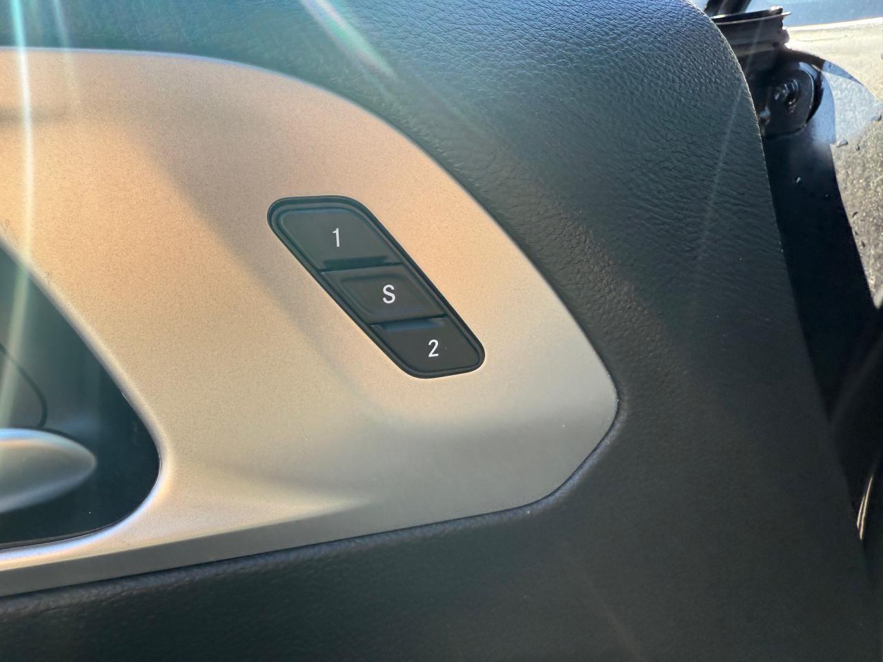 2023 Chrysler Pacifica Hybrid Touring-L Passenger Van Photo