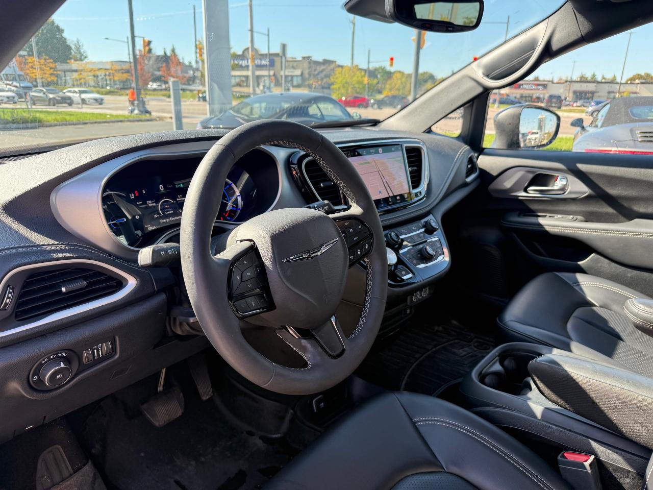 2023 Chrysler Pacifica Hybrid Touring-L Passenger Van Photo