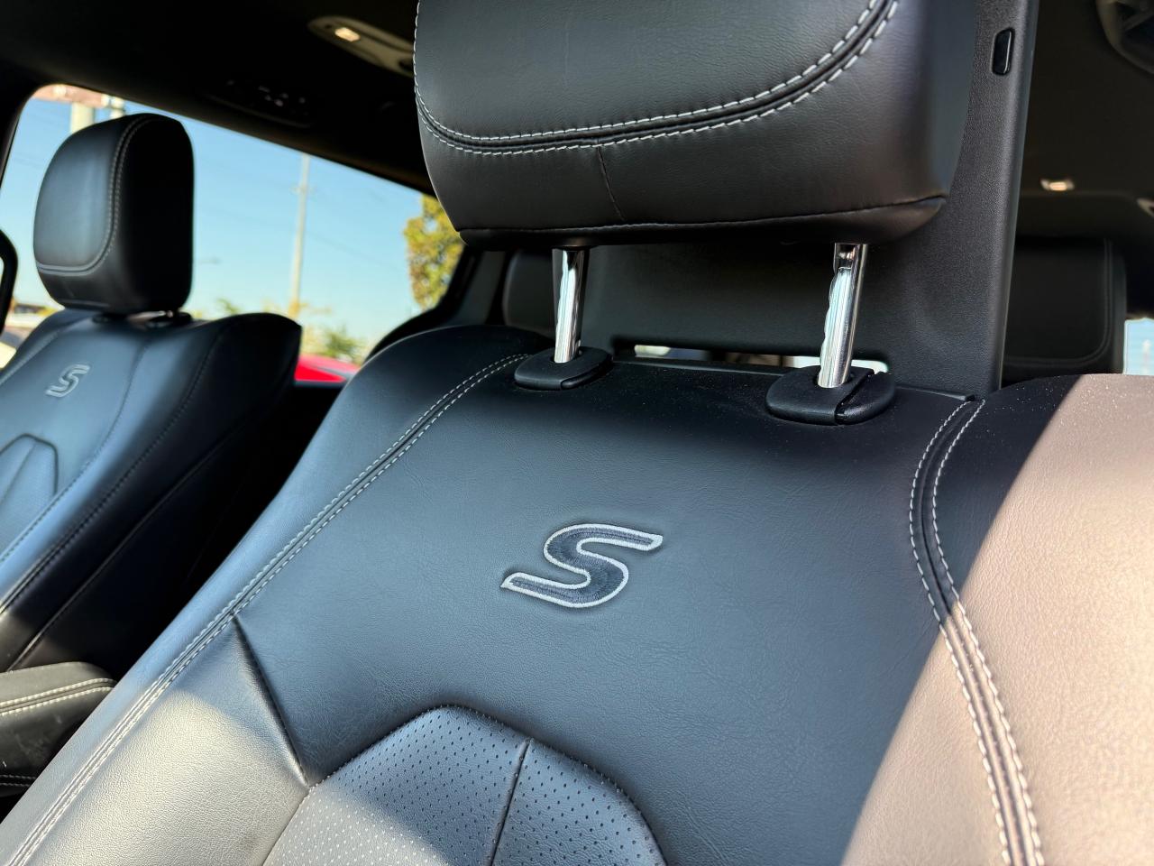 2023 Chrysler Pacifica Hybrid Touring-L Passenger Van Photo