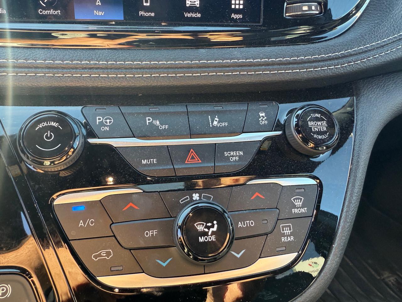 2023 Chrysler Pacifica Hybrid Touring-L Passenger Van Photo