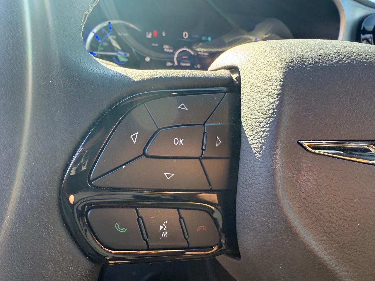 2023 Chrysler Pacifica Hybrid Touring-L Passenger Van Photo