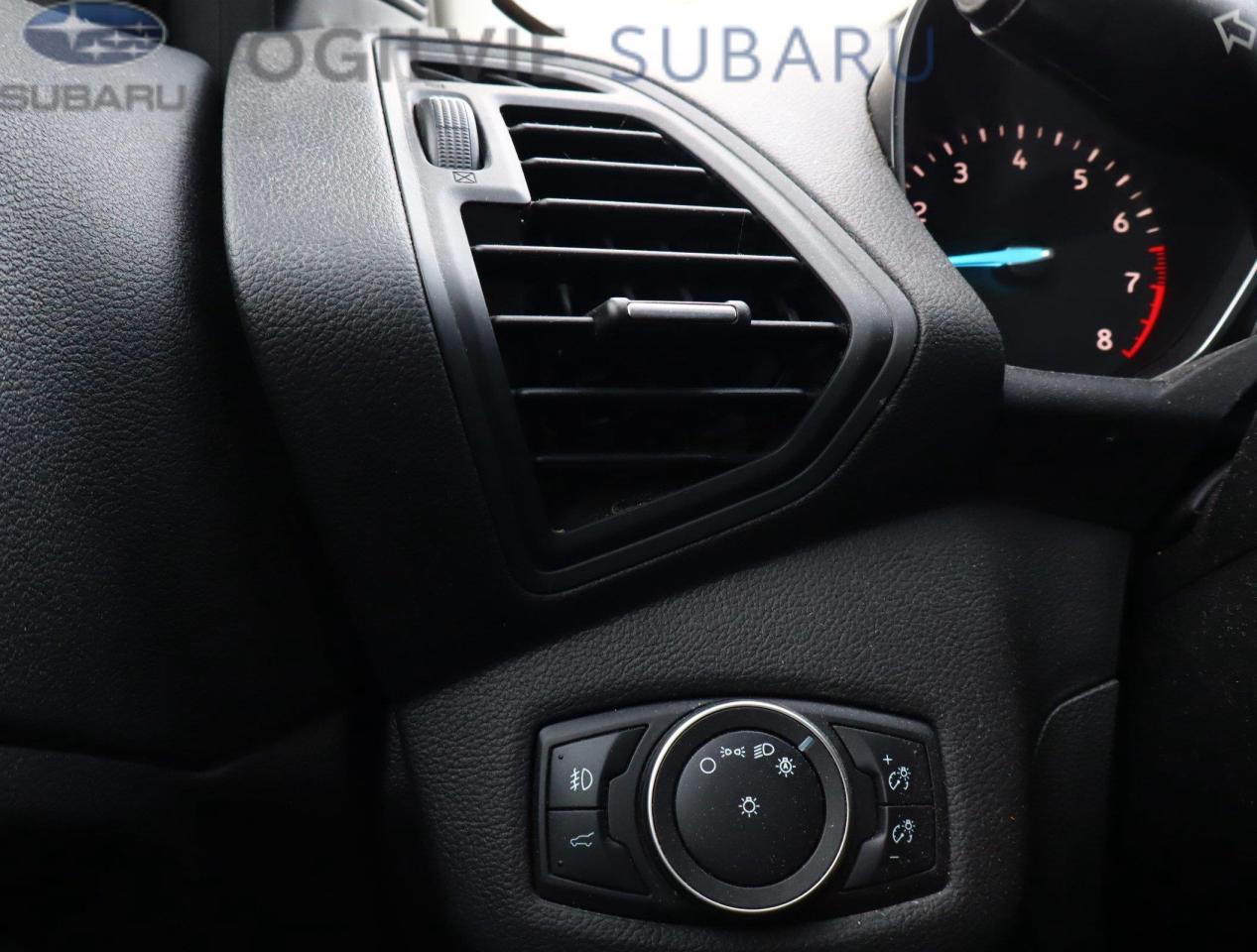 2019 Ford Escape SE 4dr Front-wheel Drive Photo