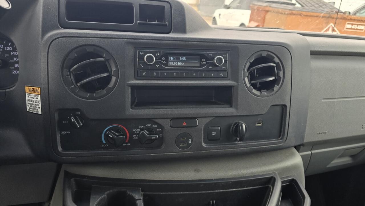 2022 Ford E-450 E-450 - 16Ft Box - Dhollandia Lift Gate - V8 Gasol Photo