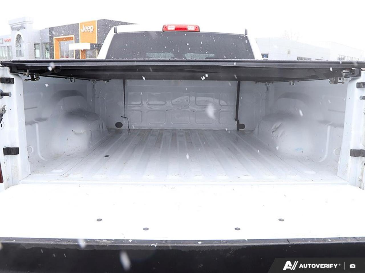 2022 RAM 1500 Classic EXPRESS 4X4 CREW CAB 5'7" BOX Photo