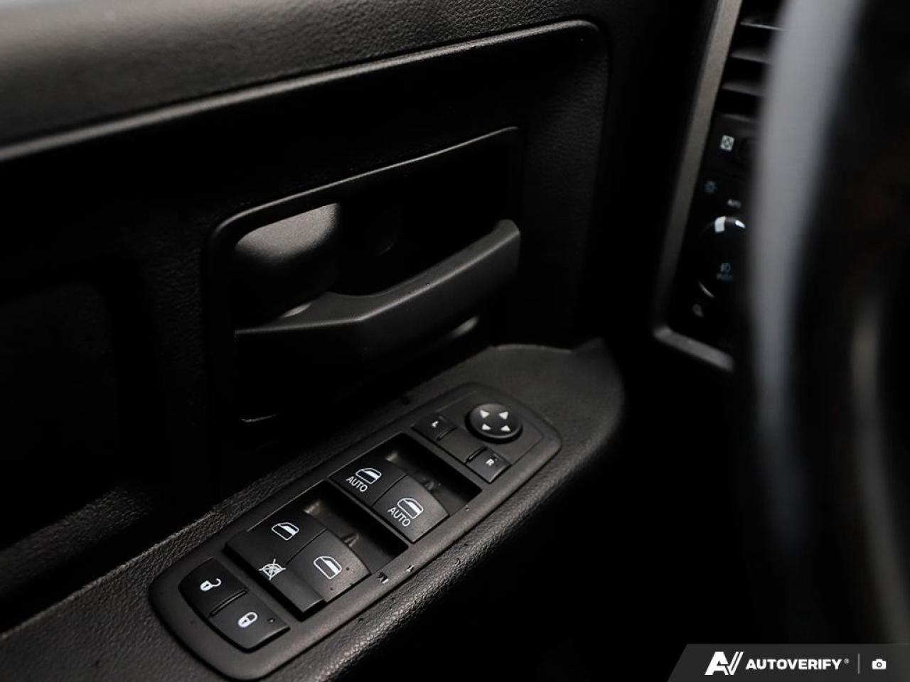 2022 RAM 1500 Classic EXPRESS 4X4 CREW CAB 5'7" BOX Photo