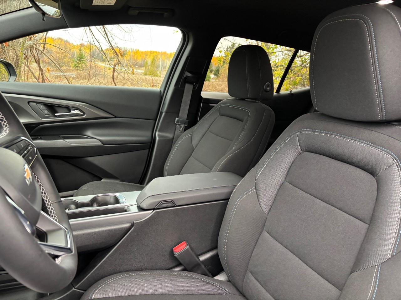 2026 Chevrolet Equinox EV 4dr LT Photo4